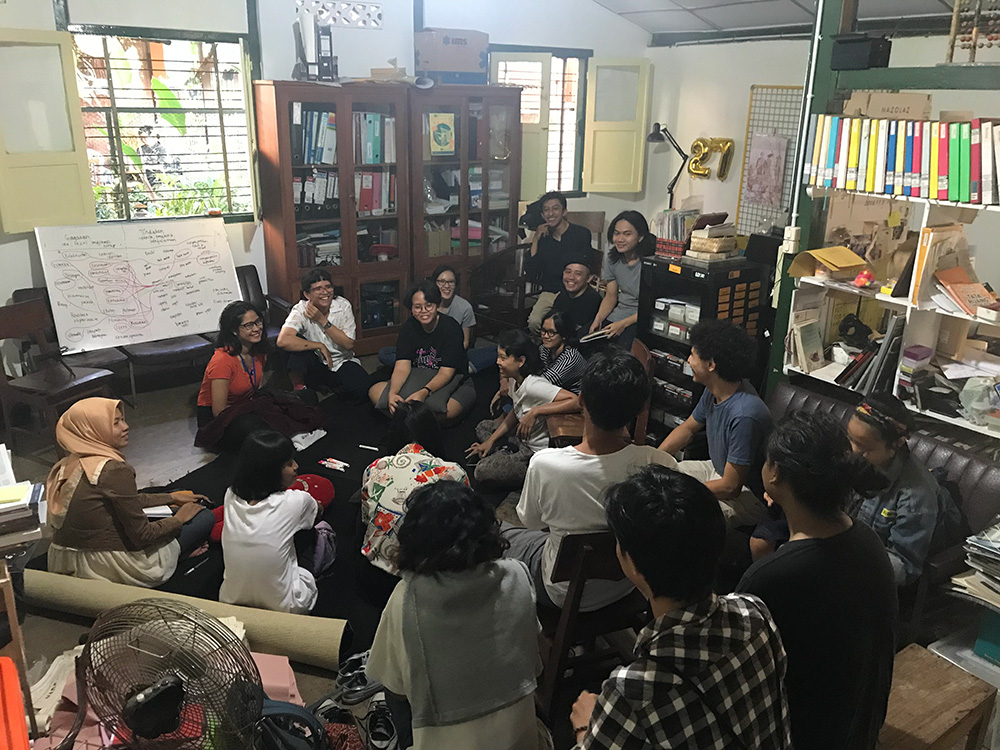 School of Improper Education organized by the Indonesian artists’ collective Kunci. Sekolah Salah Didik / School of Improper Education. Courtesy of Nuraini Juliastuti.